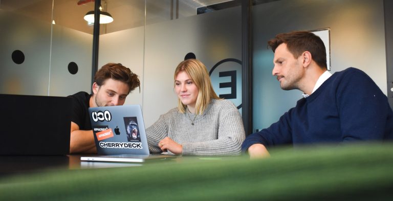 cherrydeck-D5bISElmYZQ-unsplash